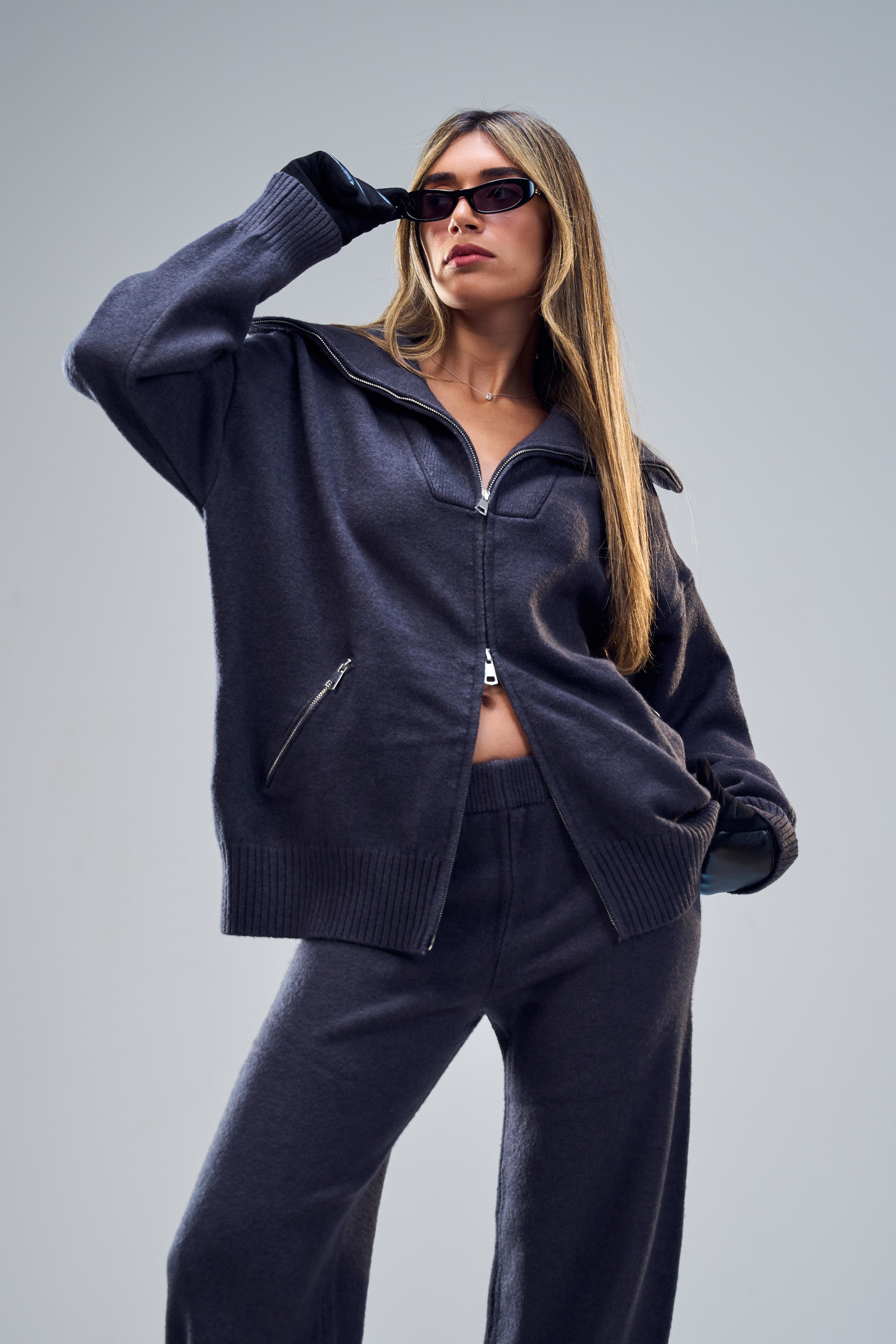 חליפת סריג היילי אפור כהה