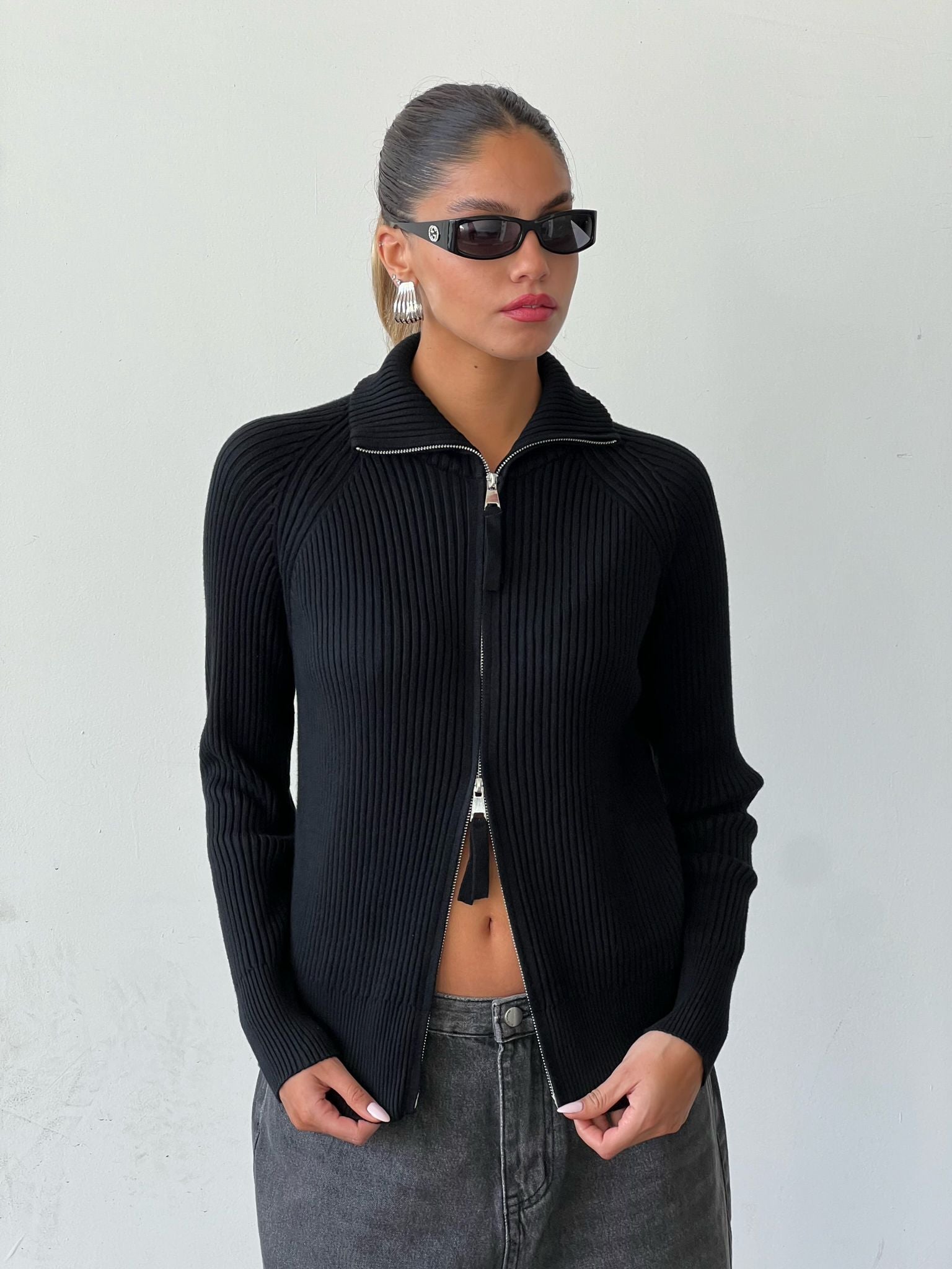 סריג נריה שחור